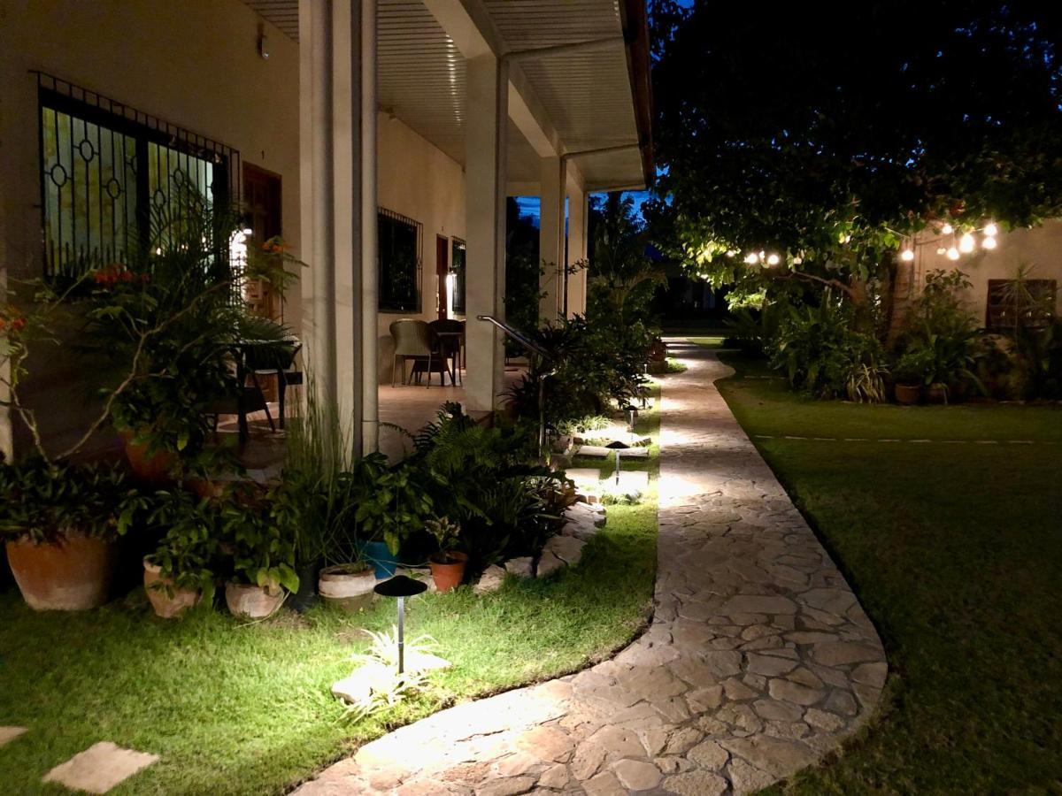 Strutz Art Garden Resort Bangued Экстерьер фото