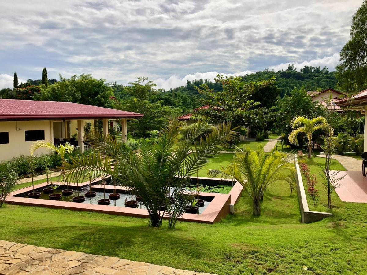 Strutz Art Garden Resort Bangued Экстерьер фото