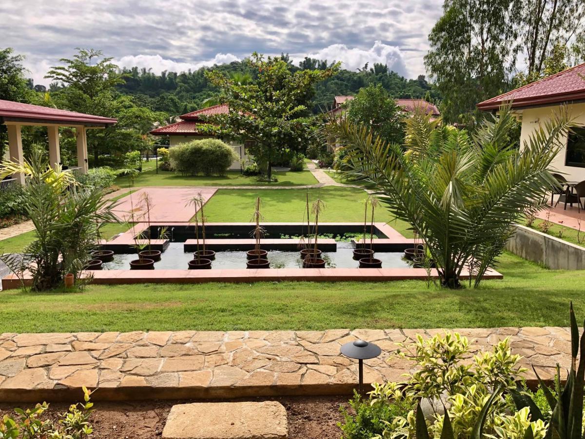 Strutz Art Garden Resort Bangued Экстерьер фото