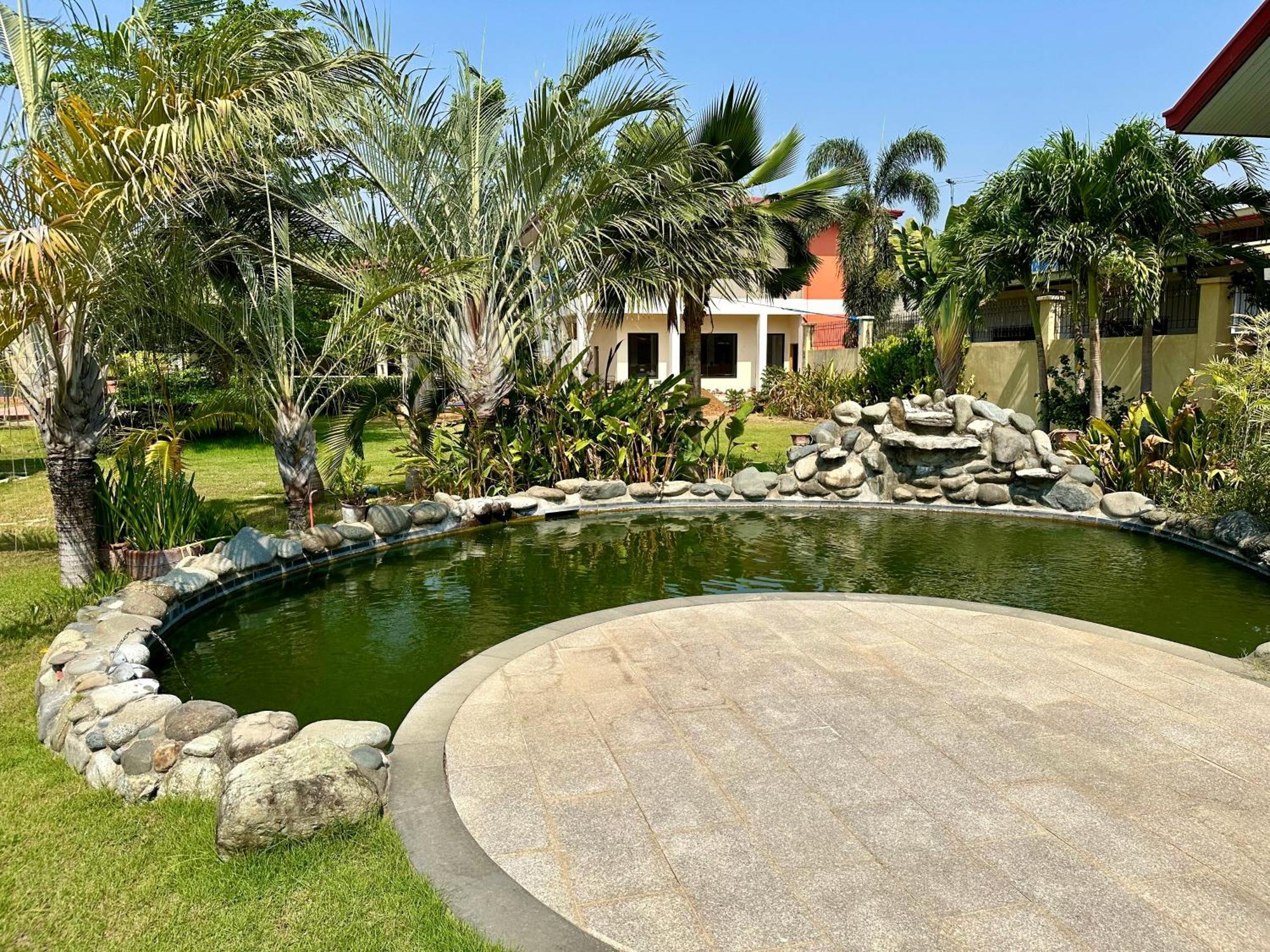 Strutz Art Garden Resort Bangued Экстерьер фото
